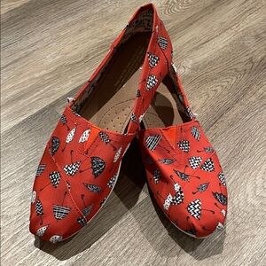 Toms singing in the rain slip ons